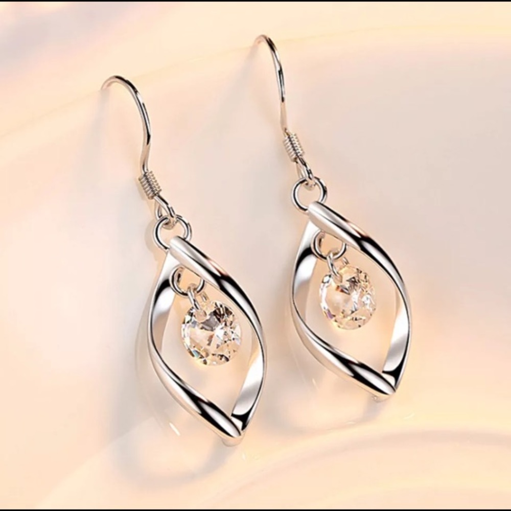 Sterling Silver twisted Cubic zirconia necklace - Picture 7 of 7